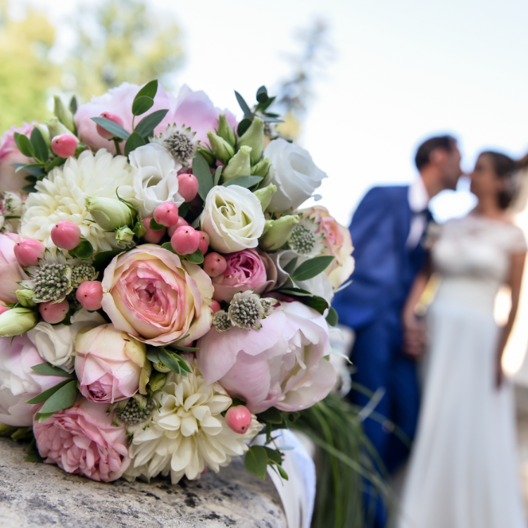 Bouquet-mariee-romantique-luxe-mariage-fleurs-bordeaux-paris-lpfloraldesigner