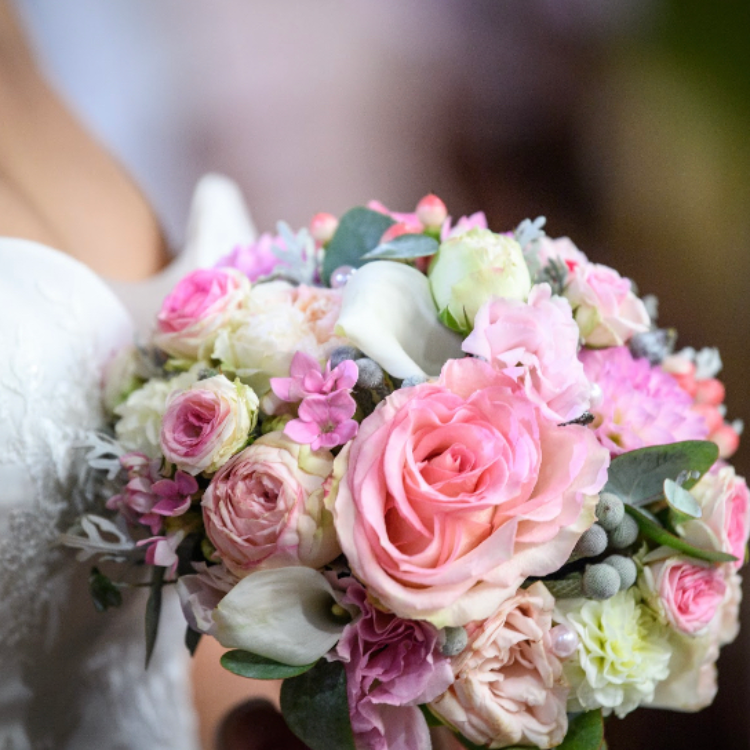 Bouquet-mariee-bijou-luxe-mariage-fleurs-bordeaux-paris-lpfloraldesigner